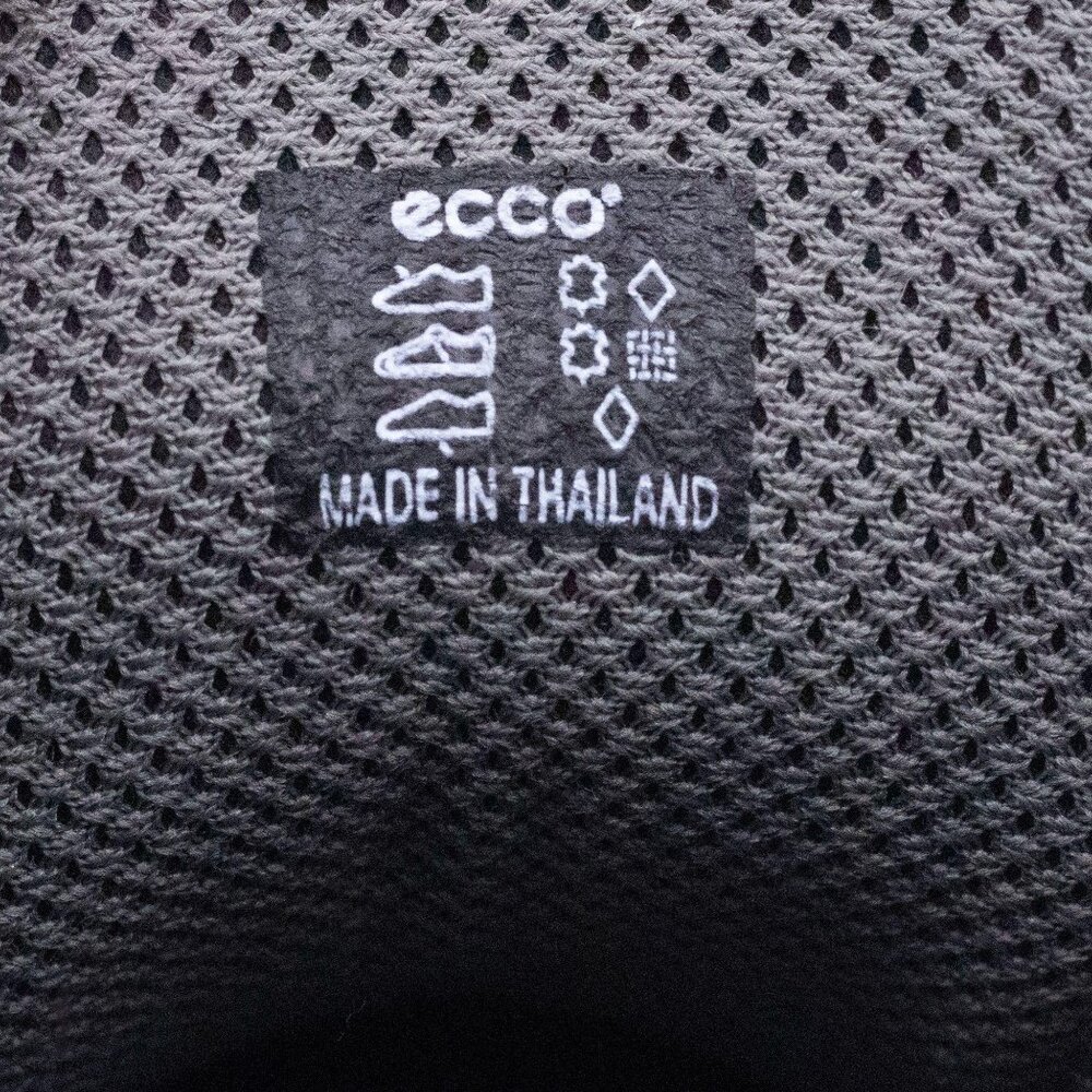 Ecco Minimalist Sneakers with Reflective Tongue Womens size 8-8.5 EU 39 - Picture 10 of 11